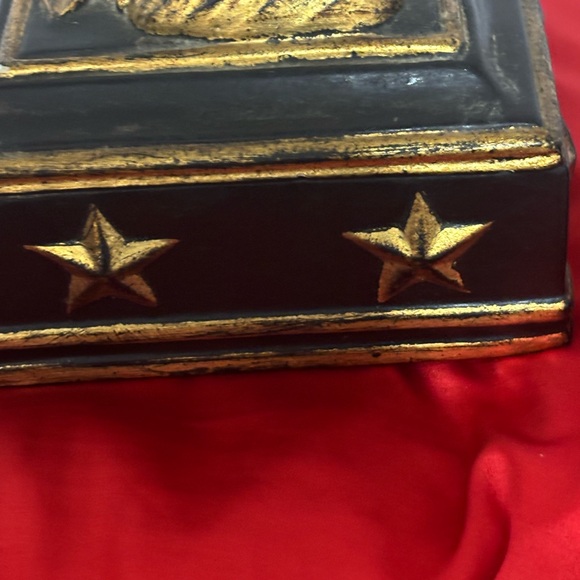 Italian Vintage Ceramic Box. It is black with gold accents and scrolled top. - Picture 4 of 11